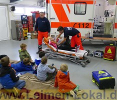 Das volle Ferien-Rettungsprogramm von DRK und DLRG: Mit Boot, Hund und Taucher