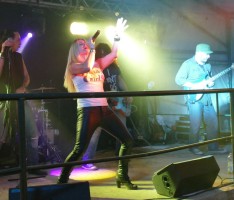 500 Kutten beim 1. Leimener Rock am See Konzert mit „Gelbsucht“ und „Rock’s off“