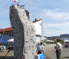 Auf großer Entdeckerreise durch das Land der Physik beim Christlichen Zentrum