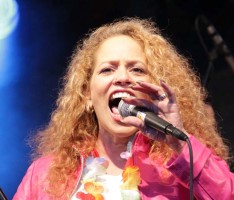 Initiative „Music for Relief“ – Abstimmen für Renee Walker