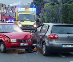 Leimen: Unachtsam aus Grundstück gefahren – zwei Verletzte
