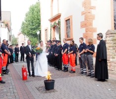 Das DRK Leimen gratuliert Kai und Julia Brümmer zur Hochzeit