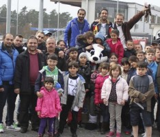 SVS bereitet Flüchtlingen mit Stadionbesuch ein unvergessliches Erlebnis