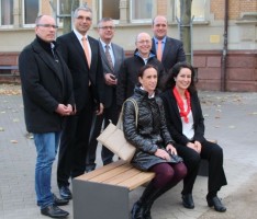 Volksbank Kurpfalz und Sparkasse Heidelberg spenden Bänke für den Bouleplatz St. Ilgen