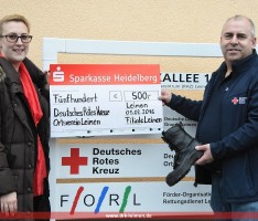 Sparkasse Heidelberg spendet für Sicherheitsschuhe der DRK Helfer