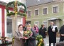 Osterschmuck ziert Leimener Bärenbrunnen: Girlanden mit 350 bunten Ostereiern