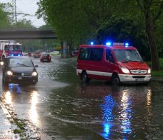 Unwetter mit Starkregen und Blitzschlag: Feuerwehren im gesamten Kreis im Einsatz