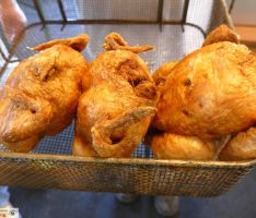 Am Wochenende Kleintierzüchter-Gockelfest mit leckeren halben Hähnchen