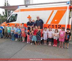 Leimener Rettungswagen beim Mauritiuskindergarten