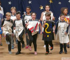 Turmschulenkinder führen Kindermusical „Der kleine Tag“ erfolgreich auf