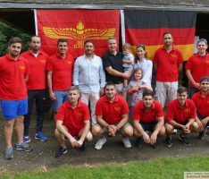 Sommerfest der Aramäer auf dem Waldsportplatz trotzte Platzregen