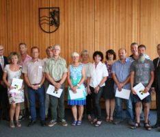 Landrat Dallinger gratuliert zu 25- und 40-jährigen Dienstjubiläum