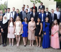 Abschlussschüler der Geschwister-Scholl-Schule ließen die Sektkorken knallen