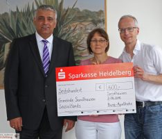 Burg-Apotheke spendete 600 € an Sandhäuser Sozialfonds