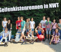 Seifenkistenbau der Klassen 8a und 8c im NWT-Unterricht