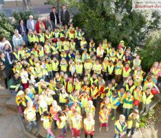 Erstklässler der Turmschule erhielten Verkehrs-Sicherheitswesten vom AC Leimen