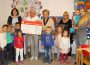 Dr. Hönigs-Apotheke spendete für neues Spielhaus im Anne-Frank-Kindergarten