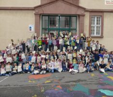 Lesestoff auch für die Ferien: „Ein Faultier geht zur Schule“ für Turmschulen-Erstklässler