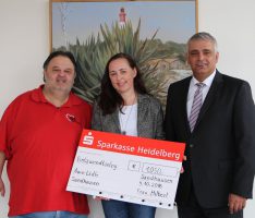 1.050 € aus Sandhäuser Hobbykünstler-Ausstellung gingen als Spende an AWo