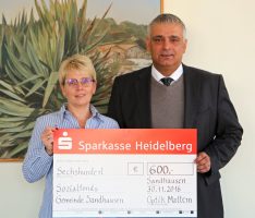 Optik Mattern spendet 600 Euro für den Sandhäuser Sozialfonds