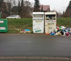 Unglaublich! Unbekannte vermüllen Sinsheimer Straße in Leimen