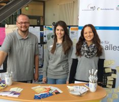 115-Team wirbt in den Kfz-Zulassungsstellen für einheitliche Behördennummer