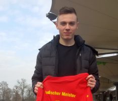 TV Germania: Nico fliegt zum Titel – Badischer Hallenmeister im Weitsprung