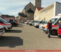 Leimener Rettungswagen und Notfall-Krankentransportwagen bei Faschingsumzügen der Region im Einsatz