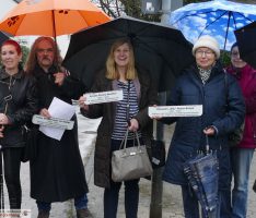Ein verregneter Frauenspaziergang: </br>8 Damen und 1 Herr trugen es mit Fassung