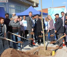 Ahmadiyya Muslim Jaamat Gemeinde spendet Feldahorn – Standort Europaplatz in St. Ilgen