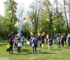 Leimen bewegt sich, unterwegs für den Frieden: Baum im Menzerpark gepflanzt