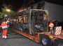 Linienbus geht in Flammen auf – Feuer greift auf Wohnhaus über