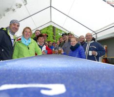Wie kommt ein Walldörfer Schwimmbad-Sprungbrett in den Sandhäuser Wald?