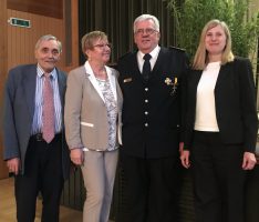 Kreisbrandmeister Peter Michels mit ´Standing Ovation“ verabschiedet