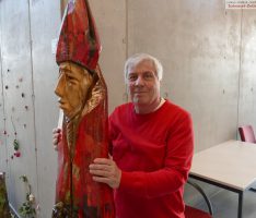 Ein Schutzpatron im Leimener Rathaus: Urbanus-Skulptur von Bernhard Apfel