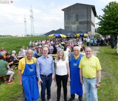 Hunderte pilgerten zum Sandhäuser Strangfest – Lag’s an der Gulaschsuppe oder der FDP?