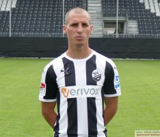 Kulovits bereits operiert, Kister genäht