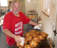 Sehr lecker: Frittierte Hähnchen bei den St. Ilgener Gocklern