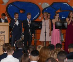 Unterhaltsame Abschlußfeier der Otto-Graf-Realschüler in der Kurpfalzhalle
