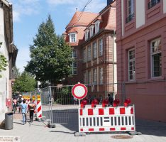 Turmgasse vor Turmschule ist jetzt Schulhof und nicht befahrbar