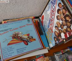 AWo-Flohmarkt – Beim Stöbern konnte man manches Originelles entdecken