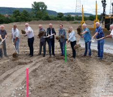 Hochwasserschutz für Leimen-Süd: Spatenstich für 3 Fußballfelder großes Becken