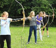 Ferienspaß: 15 Jugendliche beim SSV St. Ilgen in den Bogensport eingewiesen