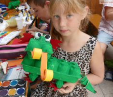 Bastelstunde bei der AWo: Mit Fantasie und Geschick vom Eierkarton zum Drachen