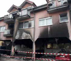 Leimen: Mülltonnenbrand greift auf Wohnhaus über – Schaden ca. 120.000 Euro