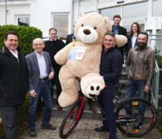 Leimen aktiv Chef Gramlich ließ sich einen dicken Bären aufbinden