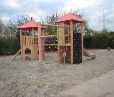 Leimener Spielplätze in Dornierstraße und Welfenallee mit neuen Spielgeräten