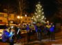 Stadtteilverein St. Ilgen: Weihnachtsbaum vor Alter Fabrik aufgestellt
