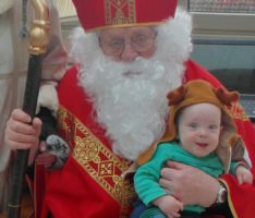 Überraschung: Der Heilige Nikolaus kam persönlich zu vielen Leimener Familien
