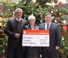 Spende von 700 € – Optik Mattern zaubert ein Lächeln unter den Baum